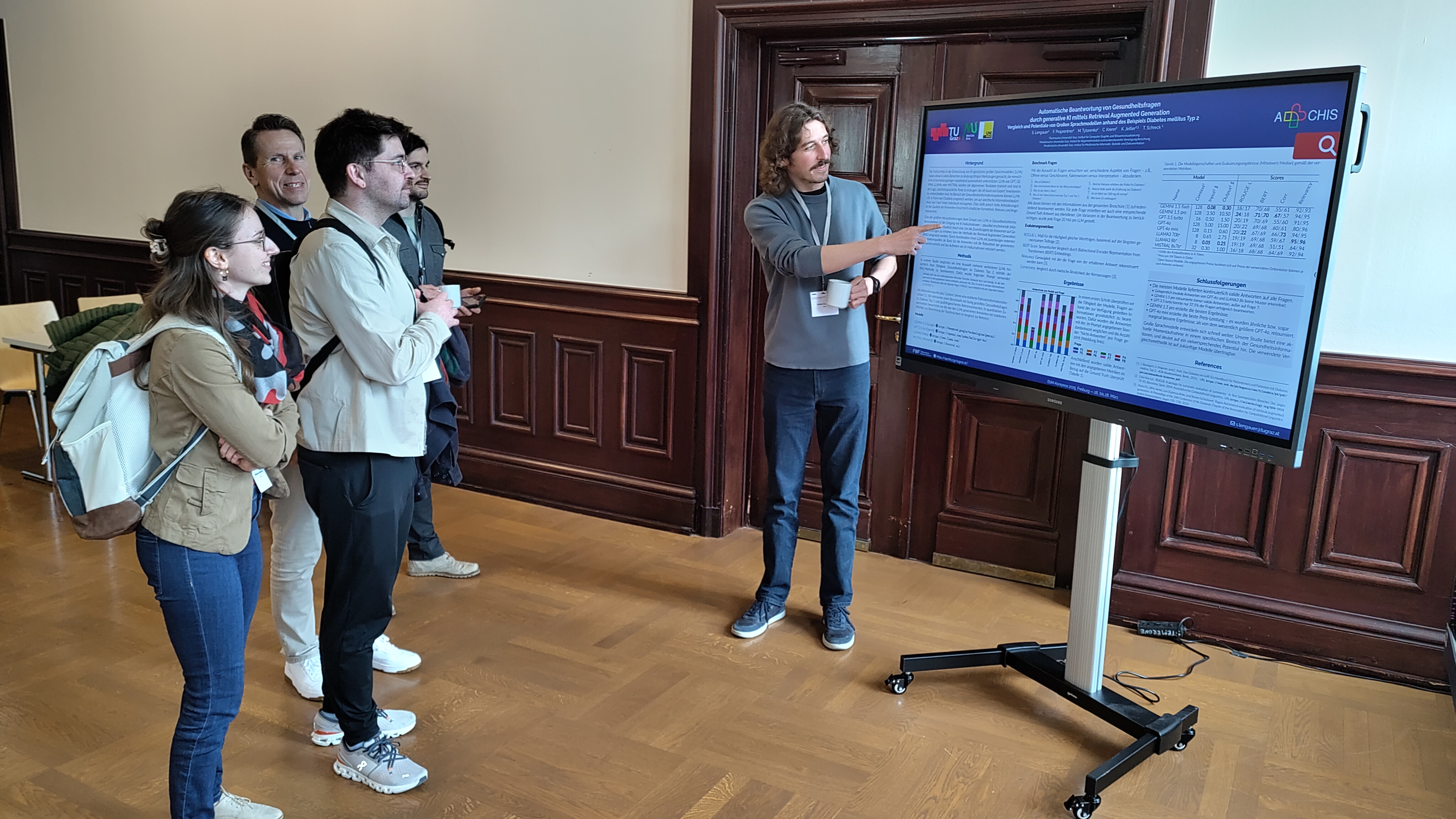 Diagram illustrating risk factors and complications associated with Type 2 Diabetes. On the left, risk factors include genetic predisposition, age, unhealthy diet, physical inactivity, high blood pressure, overweight/waist circumference, and smoking. On the right, complications include diabetic eye disease, kidney disease, nerve damage, foot syndrome, coronary heart disease, arterial occlusive disease, strokes, and depression. 'Diabetes Typ 2' is highlighted in the center as the connection between the factors.
